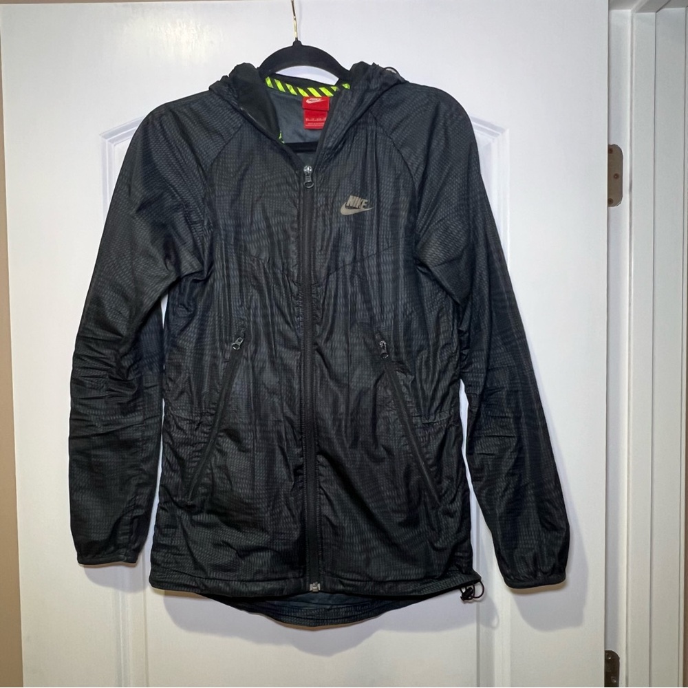 NIKE Unisex Adult Black Hooded Sporty Lightweight Zip Up Windbreaker. Size XS